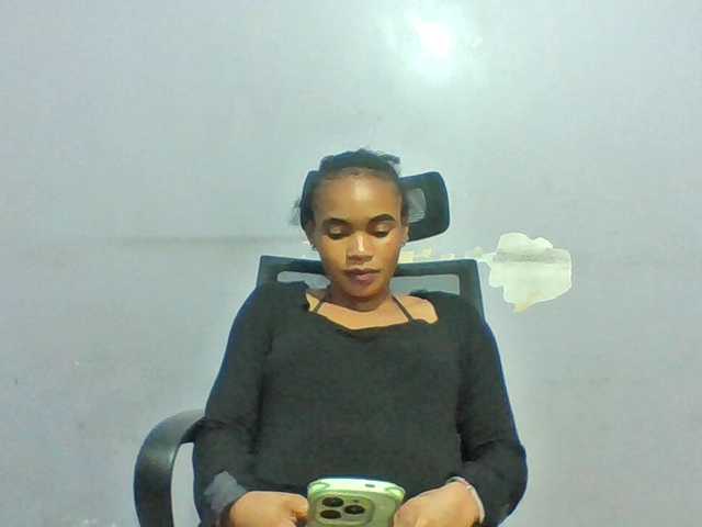 Prettie-brownskin live cam on BongaCams