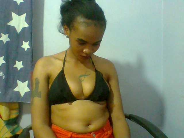 Prettie-brownskin live cam on BongaCams