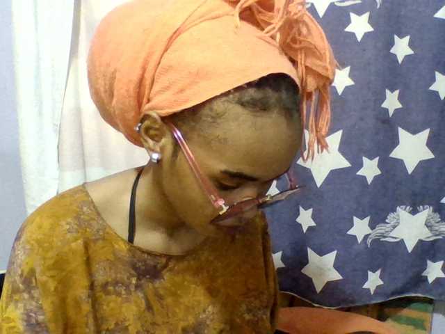 Prettie-brownskin live cam on BongaCams