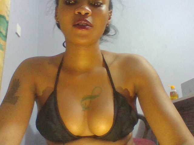 Prettie-brownskin live cam on BongaCams