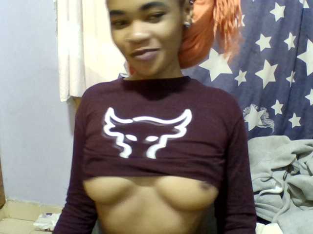 Prettie-brownskin live cam on BongaCams