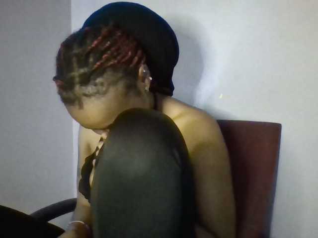 Prettie-brownskin live cam on BongaCams