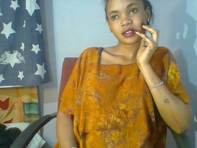 Prettie-brownskin live cam on BongaCams