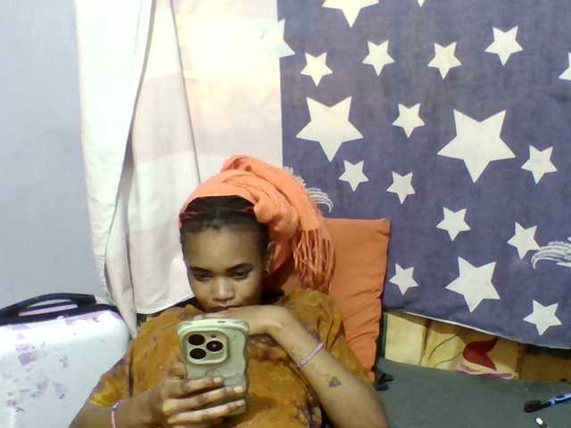 Prettie-brownskin live cam on BongaCams
