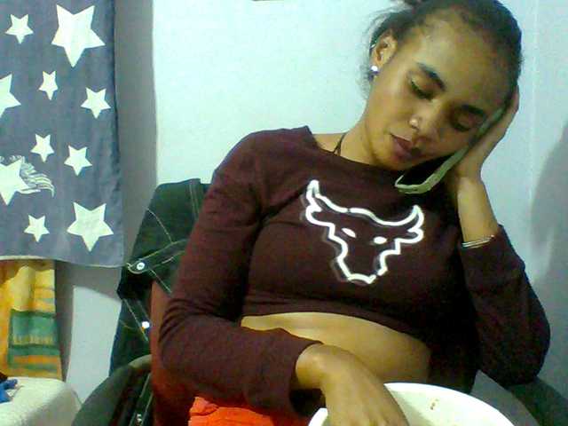 Prettie-brownskin live cam on BongaCams