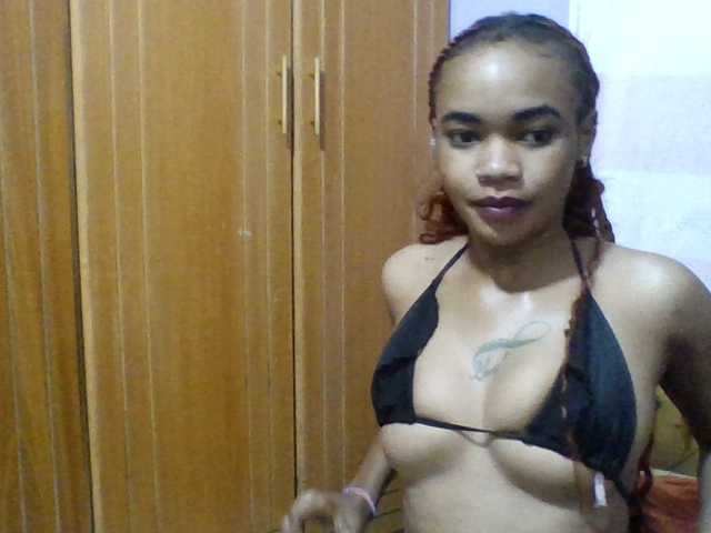 Prettie-brownskin live cam on BongaCams