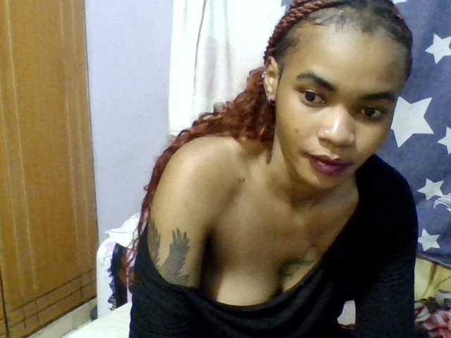Prettie-brownskin live cam on BongaCams