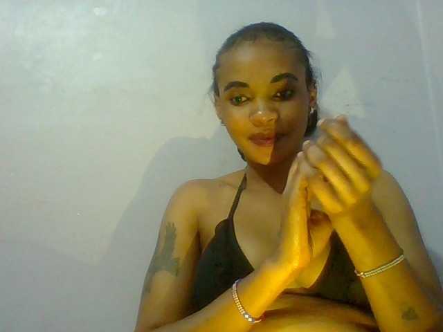 Prettie-brownskin live cam on BongaCams
