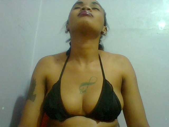 Prettie-brownskin live cam on BongaCams