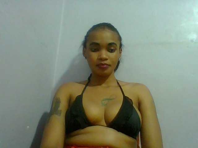 Prettie-brownskin live cam on BongaCams