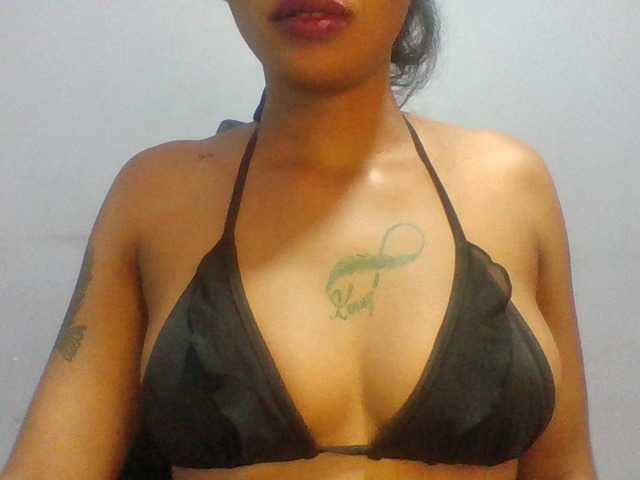 Prettie-brownskin live cam on BongaCams