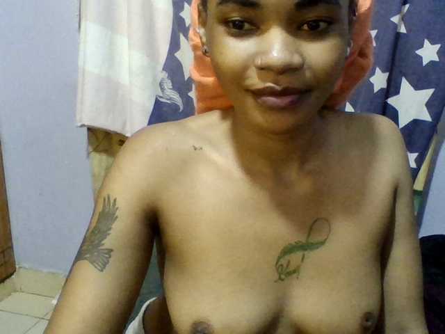 Prettie-brownskin live cam on BongaCams