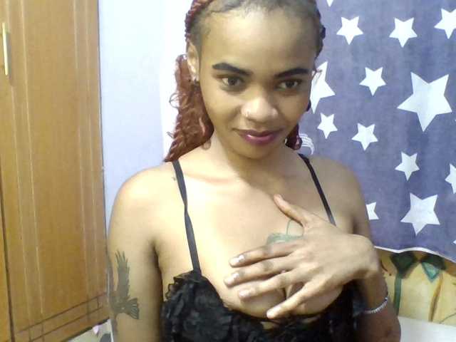 Prettie-brownskin live cam on BongaCams