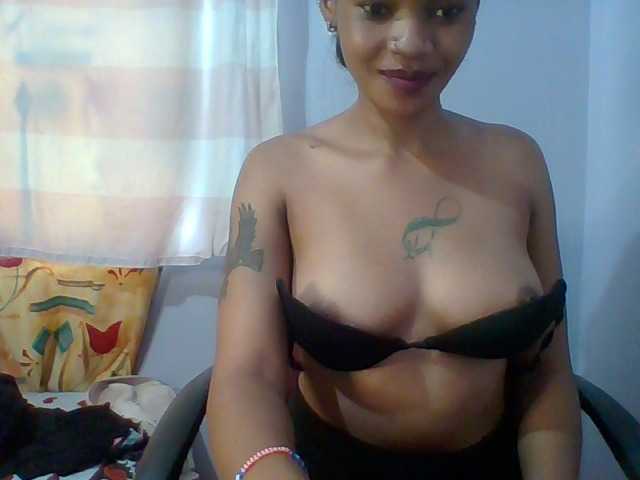 Prettie-brownskin live cam on BongaCams