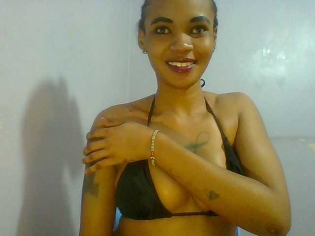 Prettie-brownskin live cam on BongaCams