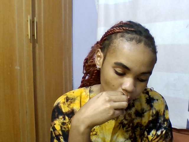 Prettie-brownskin live webcam show