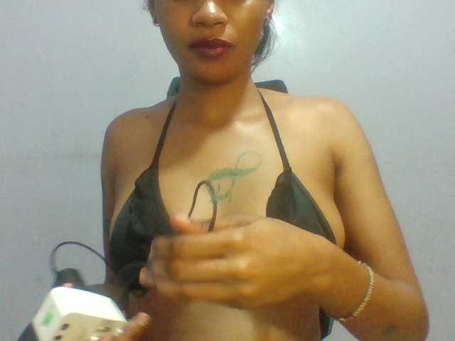 Prettie-brownskin live cam on BongaCams