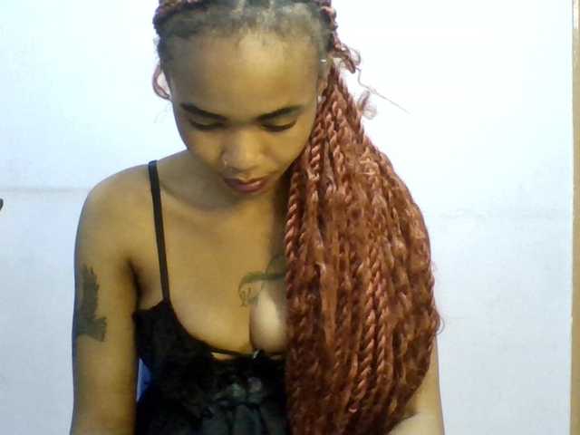 Prettie-brownskin live cam on BongaCams