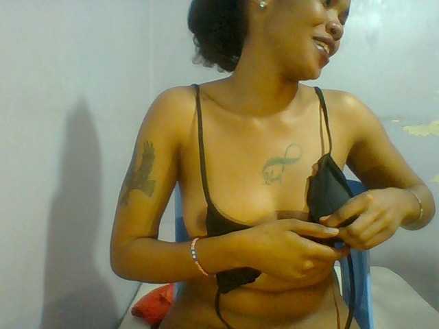 Prettie-brownskin live cam on BongaCams