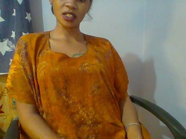 Prettie-brownskin live cam on BongaCams