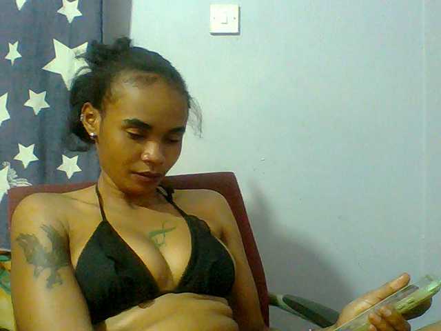 Prettie-brownskin live cam on BongaCams