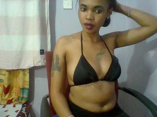 Prettie-brownskin live cam on BongaCams