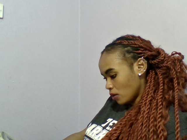 Prettie-brownskin live cam on BongaCams