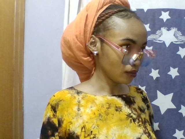 Prettie-brownskin live cam on BongaCams