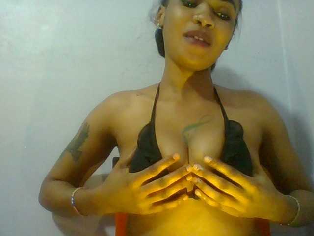 Prettie-brownskin live cam on BongaCams