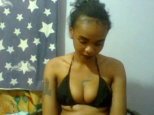 Prettie-brownskin live cam on BongaCams