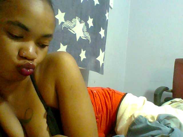 Prettie-brownskin live cam on BongaCams