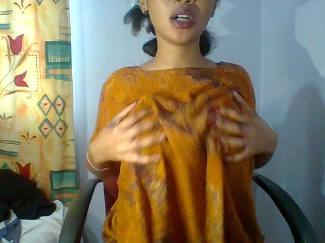 Prettie-brownskin live cam on BongaCams