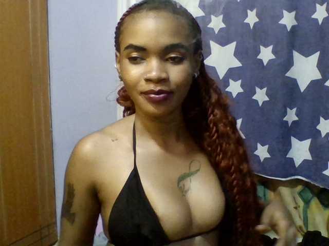 Prettie-brownskin live cam on BongaCams