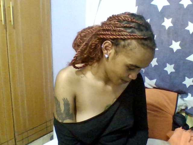 Prettie-brownskin live cam on BongaCams