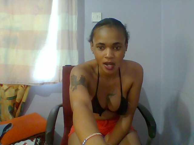 Prettie-brownskin live cam on BongaCams