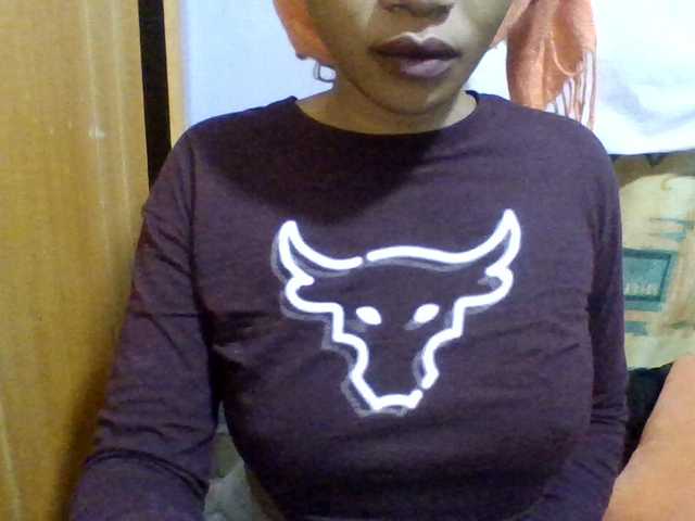 Prettie-brownskin live cam on BongaCams