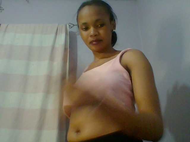 Prettie-brownskin live cam on BongaCams