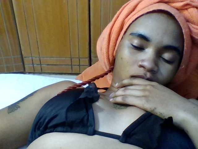 Prettie-brownskin live cam on BongaCams