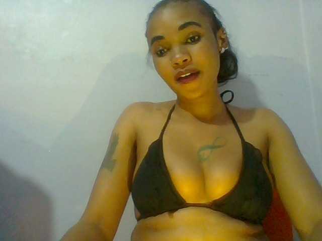 Prettie-brownskin live cam on BongaCams