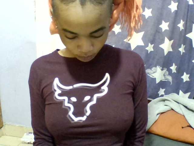 Prettie-brownskin live cam on BongaCams
