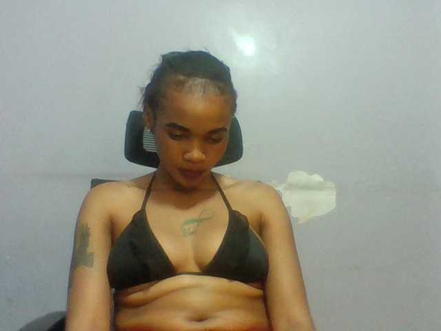 Prettie-brownskin live cam on BongaCams
