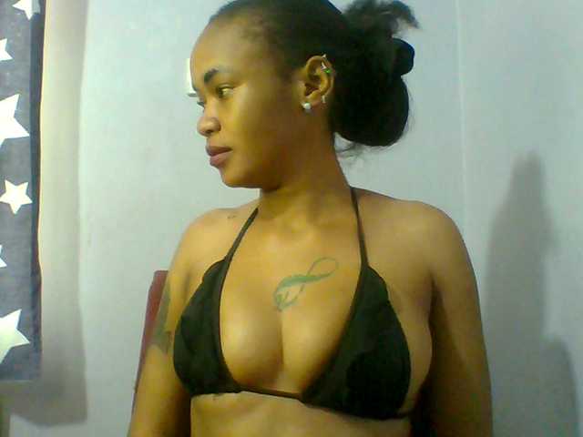 Prettie-brownskin live cam on BongaCams