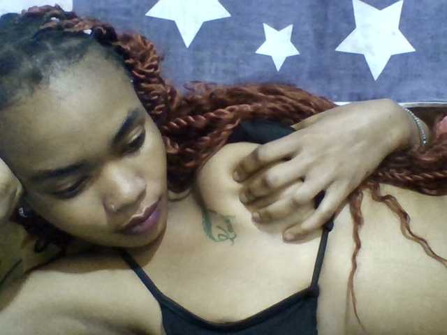 Prettie-brownskin live cam on BongaCams