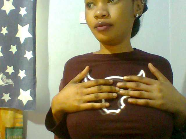 Prettie-brownskin live cam on BongaCams