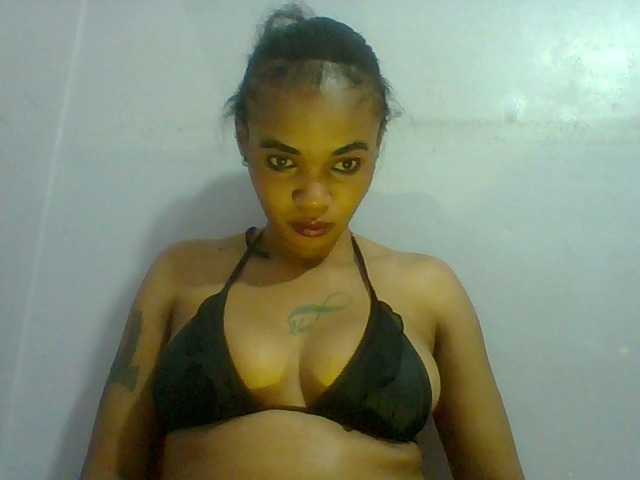 Prettie-brownskin live cam on BongaCams