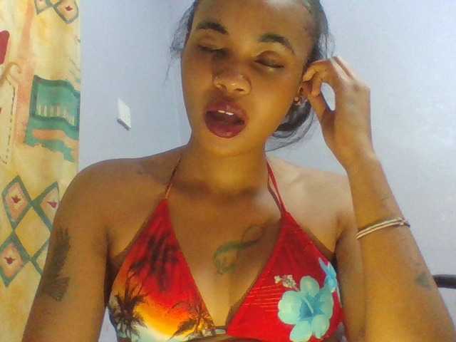 Prettie-brownskin live cam on BongaCams