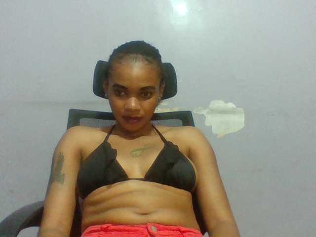 Prettie-brownskin live cam on BongaCams