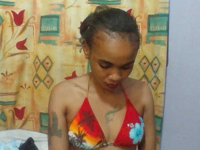 Prettie-brownskin live cam on BongaCams
