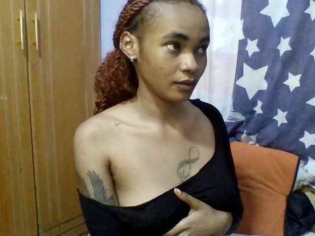 Prettie-brownskin webcam