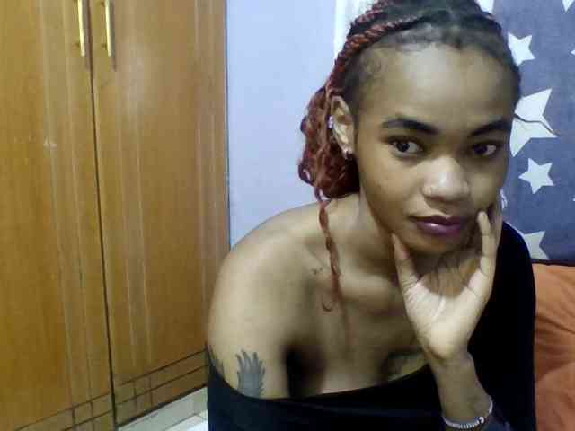 Prettie-brownskin webcam
